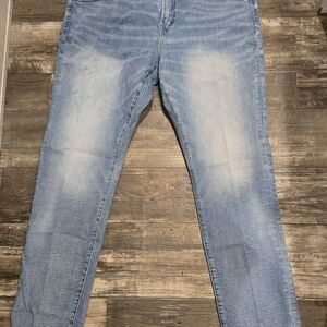 American Eagle Outfitters Light Wash Men's Relaxed Jeans. 42x34. Closing Out